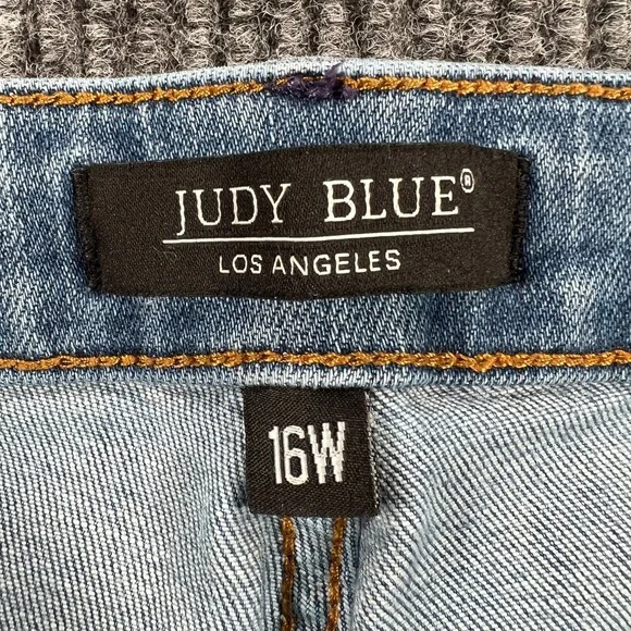 Judy Blue Jeans Womens Size 16W Aztec Cuffed Relaxed Fit Casual Comfort - Picture 2 of 16